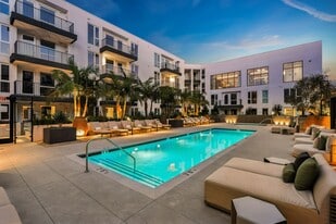 Overland & Ayres in Los Angeles, CA - Building Photo