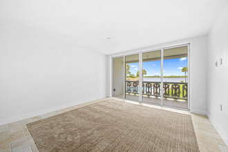 2720 S Ocean Blvd in Palm Beach, FL - Foto de edificio - Building Photo