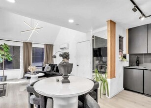 9821 Walnut St, Unit 203 in Dallas, TX - Building Photo - Building Photo