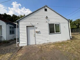 1207 M Ave in La Grande, OR - Building Photo