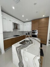 8283 NW 44th St in Doral, FL - Building Photo - Building Photo