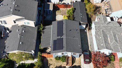 242 Jackson Ave in Redwood City, CA - Building Photo - Building Photo
