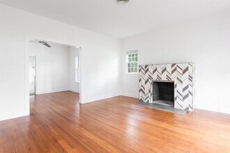 2108 Robinhood Trail in Austin, TX - Building Photo - Building Photo