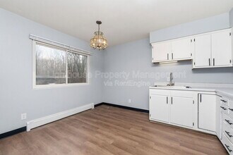 1926 Sunnyside Dr in Kalamazoo, MI - Building Photo - Building Photo