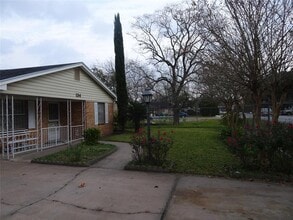 134 Memory Ln in Houston, TX - Building Photo - Building Photo
