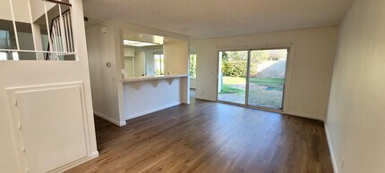 417 San Miguel Cir in Port Hueneme, CA - Building Photo - Building Photo