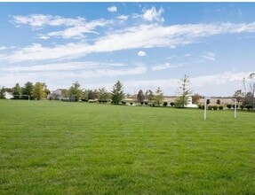 708 Harbor Woods Dr in Fairview Heights, IL - Building Photo - Building Photo