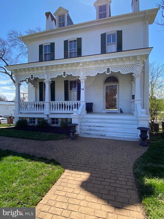 74 Waterloo St in Warrenton, VA - Building Photo