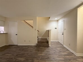 2100 Wilcrest Dr in Houston, TX - Building Photo - Building Photo
