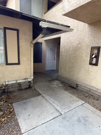 2855 Klinger Cir in Las Vegas, NV - Building Photo - Building Photo