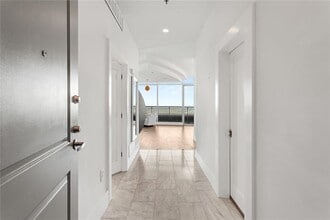 3338 Peachtree Rd NE in Atlanta, GA - Building Photo - Building Photo