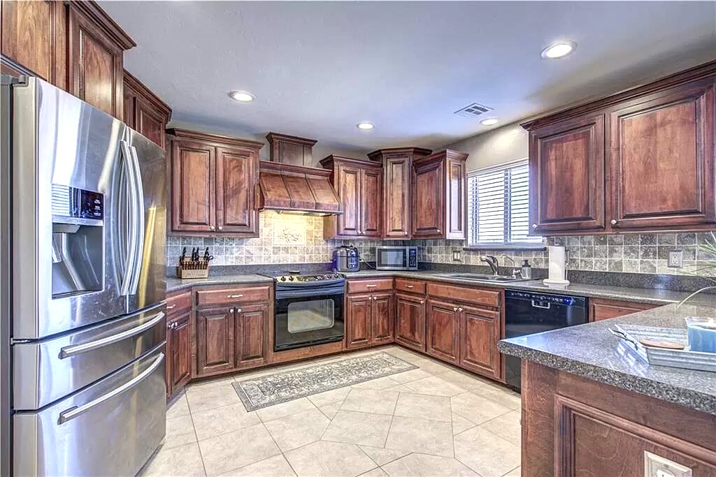 2612 Lost Trail Rd in Edmond, OK - Building Photo