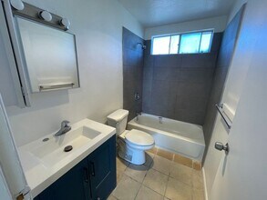 4758 Imperial Ave in San Diego, CA - Foto de edificio - Building Photo