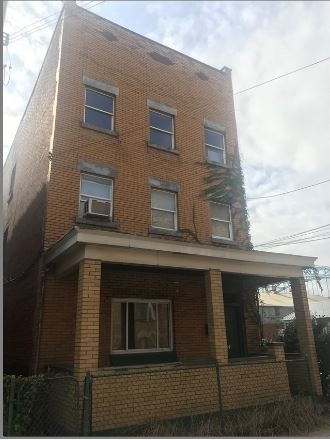 321 Munson Ave in Mckees Rocks, PA - Building Photo