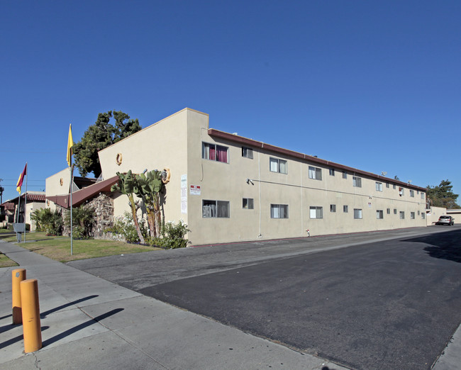 Cliff Manor Apartments in Garden Grove, CA - Foto de edificio - Building Photo