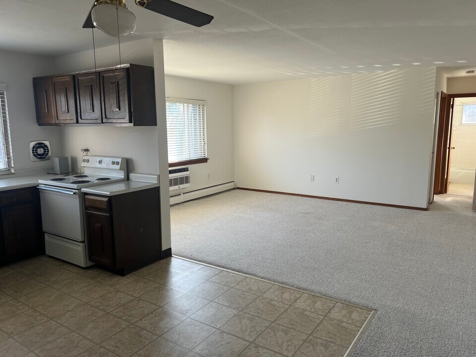 181 Oakwood Ave, Unit A1 in West Hartford, CT - Building Photo