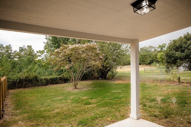 811 Matchett St, Unit A in Brenham, TX - Building Photo - Building Photo