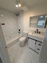 8060 N Colony Cir in Tamarac, FL - Building Photo - Building Photo