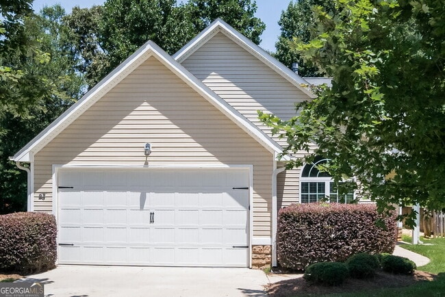 23 Bedford Park Dr in Newnan, GA - Building Photo - Building Photo