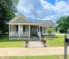 102 W Lipham St in Tallapoosa, GA - Building Photo