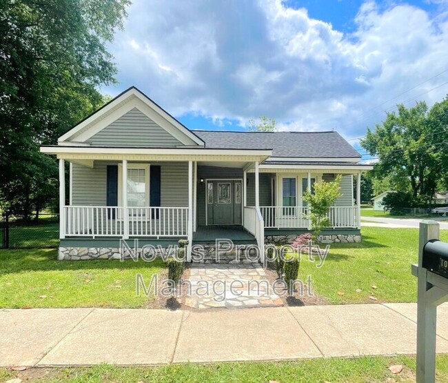 property at 102 W Lipham St