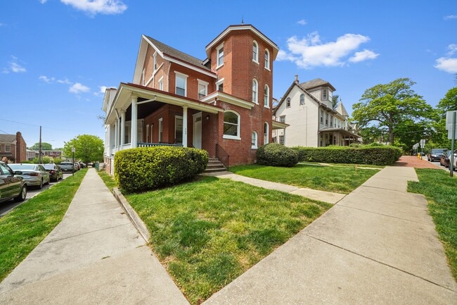 400 N Church St, Unit 4 in West Chester, PA - Foto de edificio - Building Photo