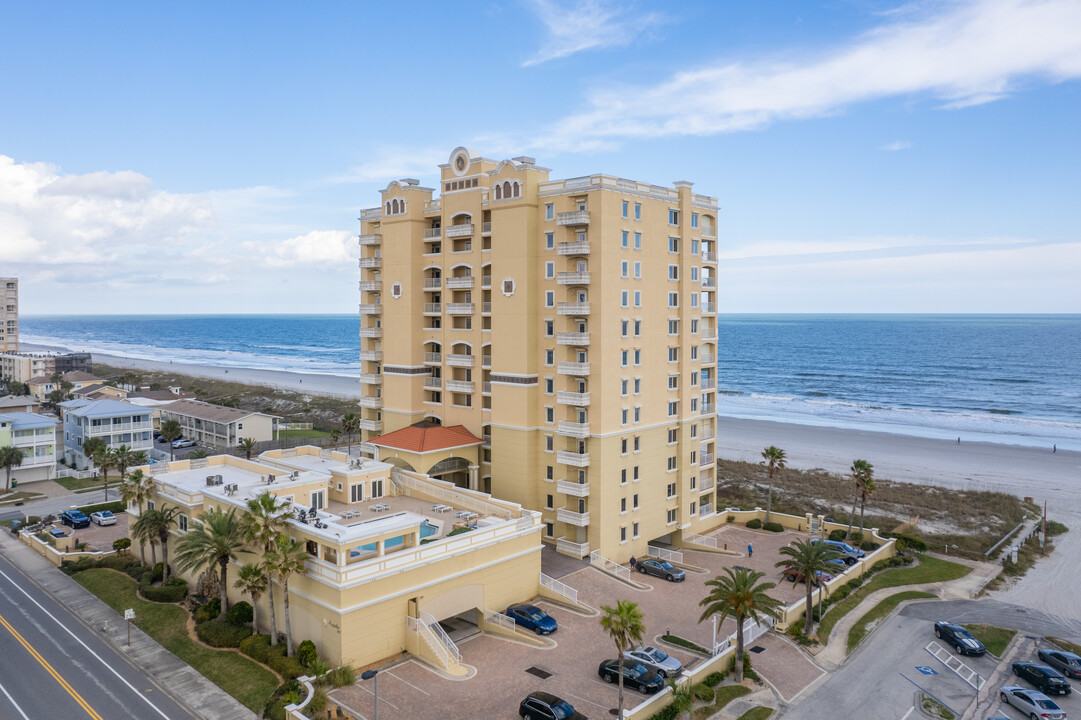 Acquilus Condominiums in Jacksonville Beach, FL - Building Photo