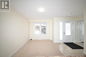 90 Sovereigns Gate in Barrie, ON - Building Photo - Building Photo