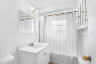 3012 52nd Ave Dr W in Bradenton, FL - Foto de edificio - Building Photo