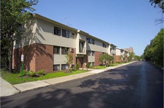 Owls Nest in East Cleveland, OH - Foto de edificio - Building Photo