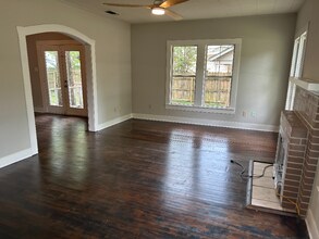 120 S Montgomery St in Gilmer, TX - Building Photo - Building Photo