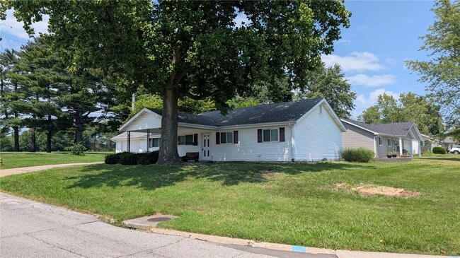 303 Eggering Dr in O'Fallon, MO - Building Photo - Building Photo