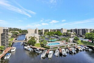 4 Royal Palm Way in Boca Raton, FL - Building Photo