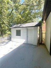 2545 Plantation Dr in East Point, GA - Building Photo - Building Photo