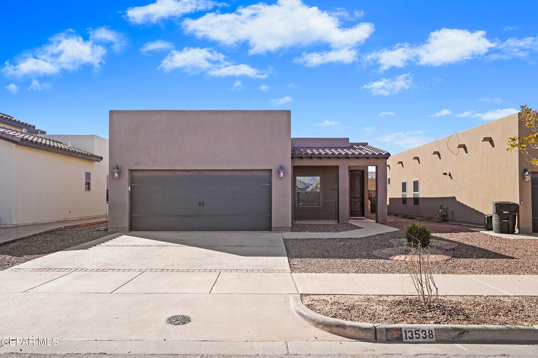 13538 Lawkland St in Horizon City, TX - Building Photo