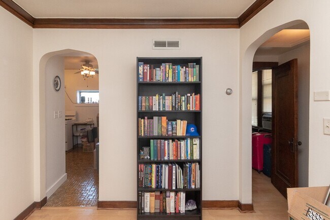 3621 N Paulina St, Unit J01P in Chicago, IL - Foto de edificio - Building Photo