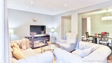 9 Esterbrooke Av in Toronto, ON - Building Photo - Building Photo
