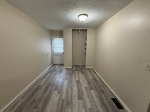508 Blossom Rd in Louisville, KY - Building Photo - Building Photo
