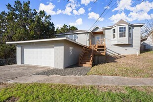 402 Twin Elm Dr in Canyon Lake, TX - Building Photo