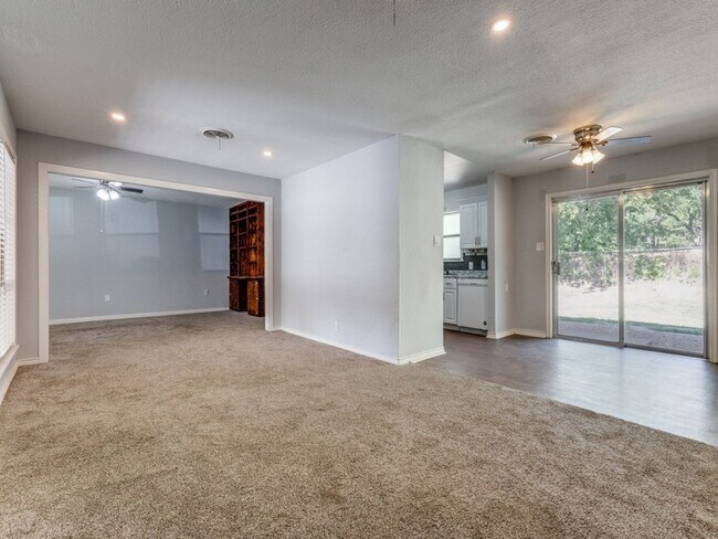 12 Geraldine Ln in Denison, TX - Foto de edificio - Building Photo