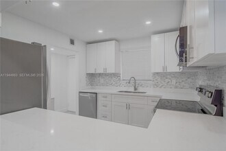 2830 Riverside Dr in Coral Springs, FL - Building Photo - Building Photo