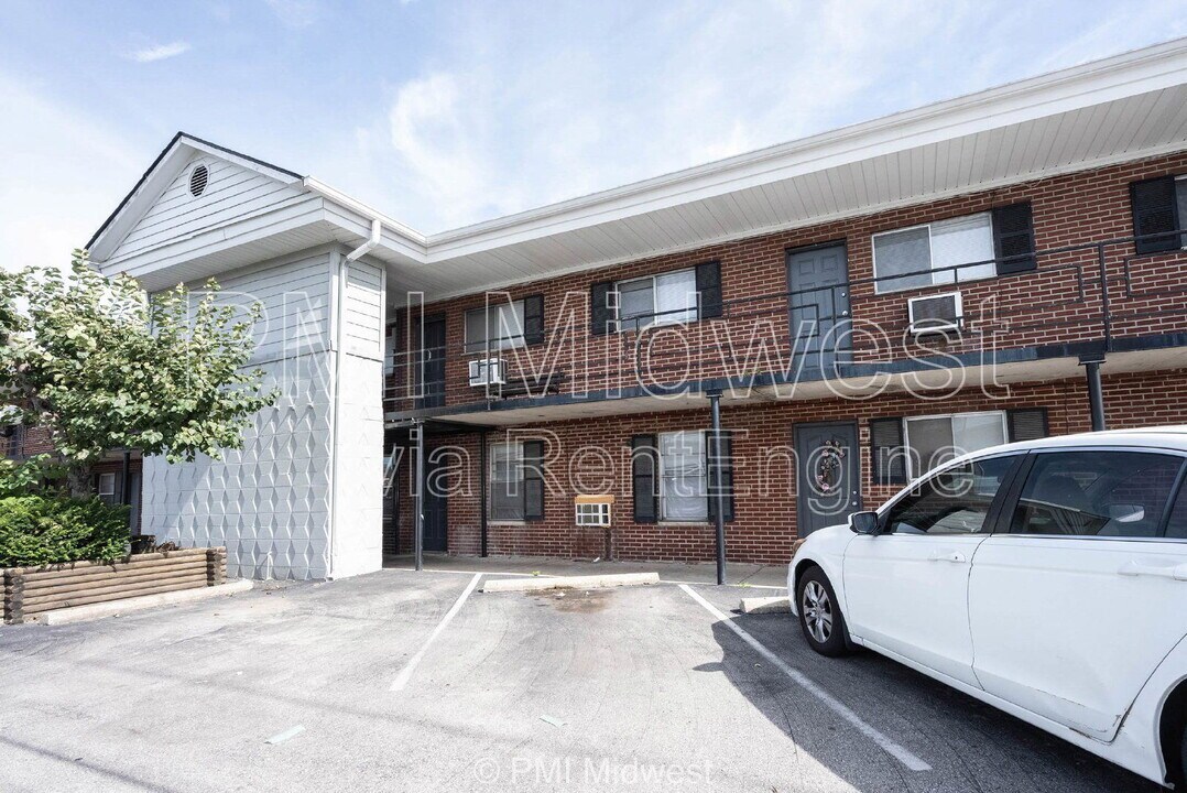 7046 US-36 in Avon, IN - Foto de edificio