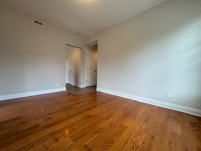 3050 N Milwaukee Ave in Chicago, IL - Building Photo - Building Photo