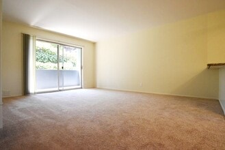 Northwood Court Apartment in Oakland, CA - Building Photo - Building Photo