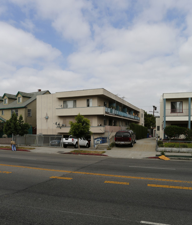973 S Wilton Pl in Los Angeles, CA - Foto de edificio