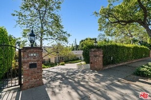 510 Toyopa Dr in Los Angeles, CA - Building Photo