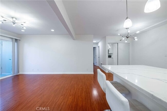 28947 Thousand Oaks Blvd in Agoura Hills, CA - Foto de edificio - Building Photo