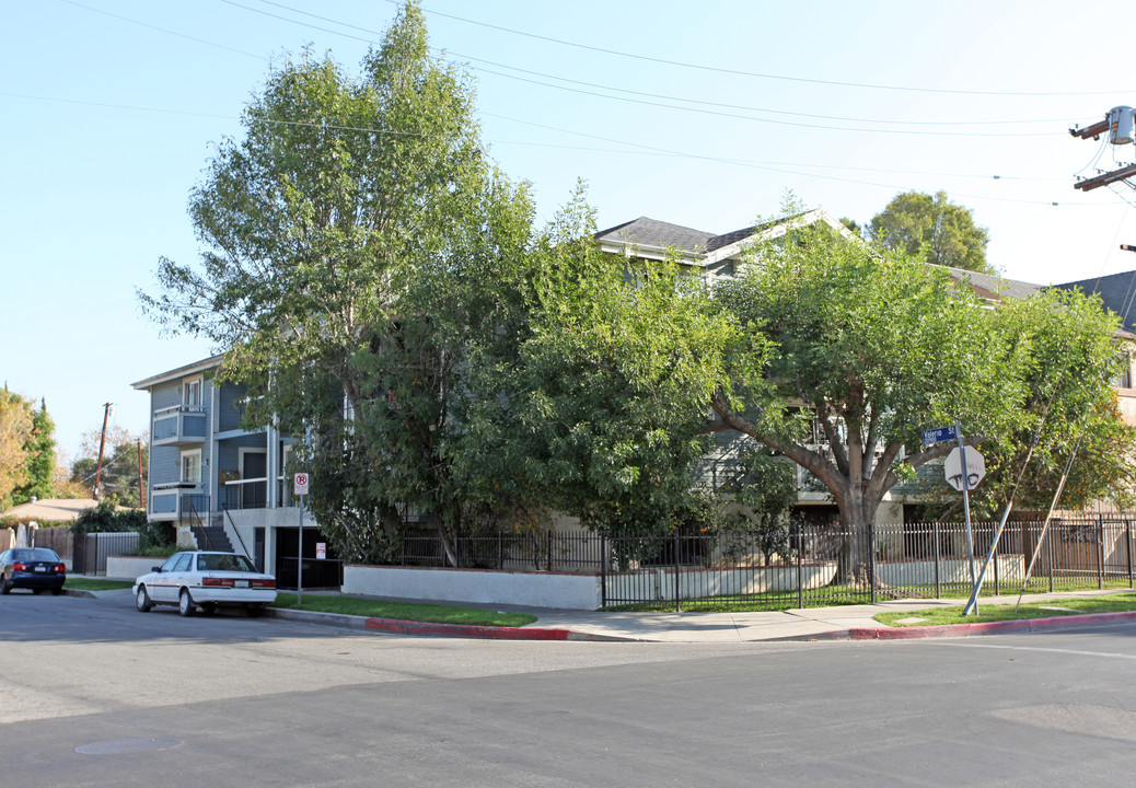 20954 Valerio St in Canoga Park, CA - Building Photo