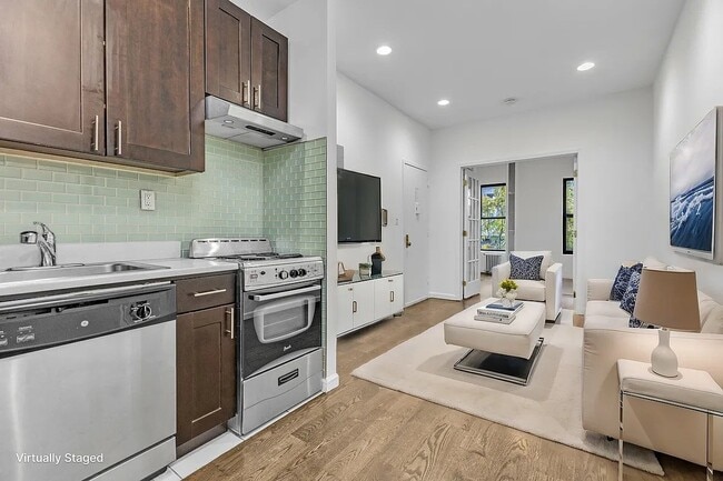 32 Garnet St, Unit GARDEN in Brooklyn, NY - Building Photo - Building Photo