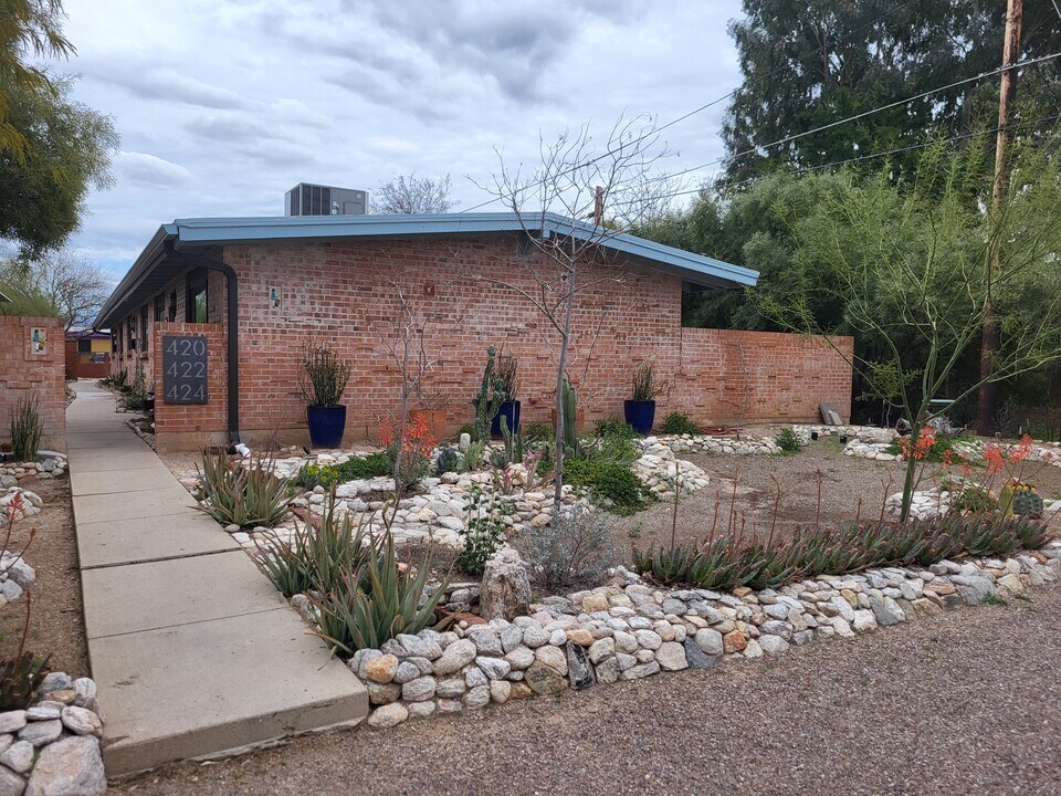 422 N Olsen Ave in Tucson, AZ - Foto de edificio